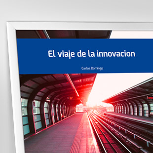 El viaje de la innovación. <p>En la actualidad, pocos temas son tan recurrentes en los titulares de los medios de comunicación como la innovación. Pero, a la vez, de pocos se habla con tanto desconocimiento. ¿Sabríamos explicar qué es, en realidad, la innovación?, ¿creación, invención, proyectos exitosos o económicamente rentables?, ¿cuántos tipos de innovación existen?, o ¿sólo hay una clase de innovación? El directivo de Telefónica Digital, Carlos Domingo, nos da las claves necesarias para entender, aplicar y desarrollar con éxito aquellos proyectos en los que nos embarquemos.</p>
<p>En este libro, las innovaciones de Zara, Nintendo, Gamesa, El Bulli o La Caixa, entre otros muchos, sirven de ejemplo para que conforme se avance en su lectura, se entienda, gracias a quienes han triunfado innovando, cómo proceder a través de un método claro y ordenado. Un método que permitirá comprender el proceso de la innovación como algo que se puede realizar de forma sistemática y que no está reservado a unos pocos genios de la talla de Steve Jobs o Amancio Ortega.</p>